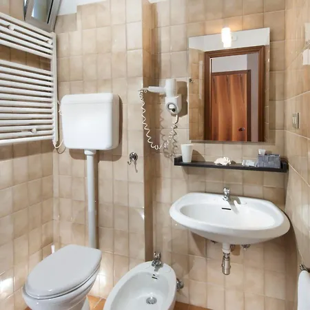 利昆尔齐酒店 3* 西尼加利亚