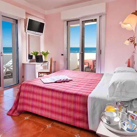 利昆尔齐酒店 3* 西尼加利亚